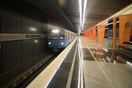 СМИ сообщили об установке зеркал для селфи в московском метро