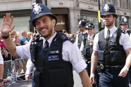 Полицейский сделал предложение коллеге на гей-параде в Лондоне