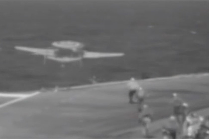 Американский пилот спас «летающий радар» при аварийной посадке на авианосец