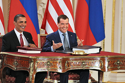 Барак Обама и Дмитрий Медведев во время подписания договора СНВ-3