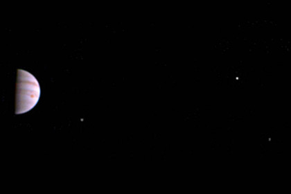 Юпитер, Ио, Европа и Ганимед (слева направо)
