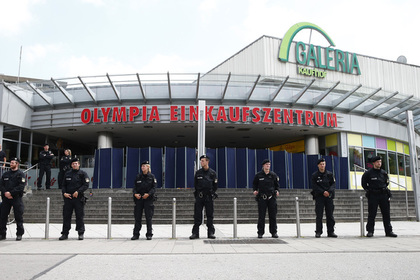 Полиция оцепила торговый центр, где произошло нападение
