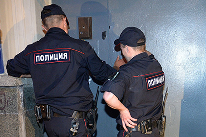 Ограбленный и связанный москвич бросил из окна бутылку с просьбой о помощи