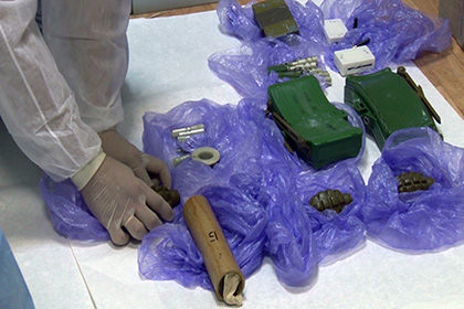 Гранаты и мины обнаруженые в ходе задержания украинских диверсантов сотрудниками в Крыму