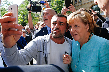 Ангела Меркель в миграционном лагере