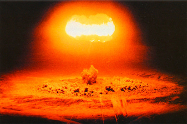 Испытание атомной бомбы. В 1949 году это событие заставило США всерьез отнестись к советской науке