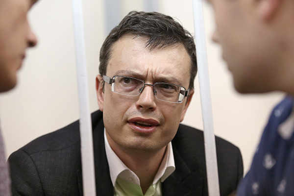 Денис Никандров, задержанный по подозрению в превышении должностных полномочий и получении взяток от представителей криминального сообщества, во время рассмотрения ходатайства об аресте в Лефортовском суде