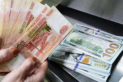 Официальный курс доллара упал ниже 65 рублей