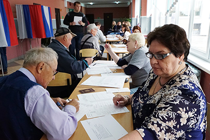 Избирательные участки открылись по всей России