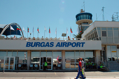 Более 200 российских туристов застряли в болгарском аэропорту