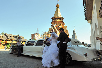 Минюст предложил запретить 16-летним жениться без согласия родителей