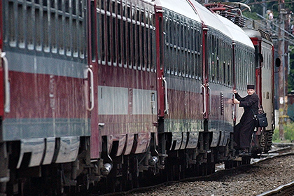 Православный священник своим видом парализовал движение поездов во Франции