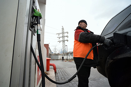 СМИ сообщили о грядущем подорожании бензина на рубль