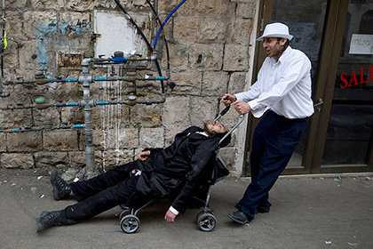 Google спутал детские коляски для евреев с грилями на колесиках