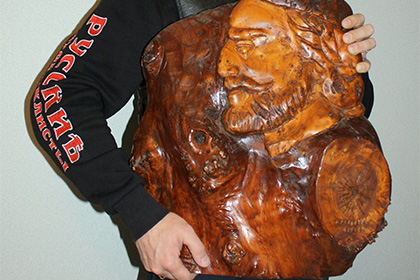 «Ночные волки» доставили Путину деревянную скульптуру черногорского владыки