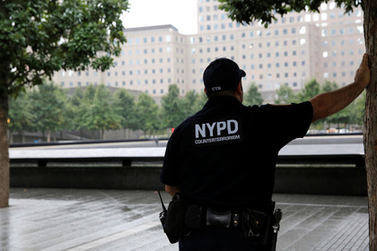 В Нью-Йорке полицейский застрелил бросившуюся на него с битой голую женщину