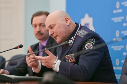 Василий Неволя (справа)