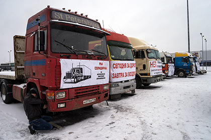 Участников несогласованной акции дальнобойщиков задержали в Химках