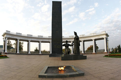 Против забравшихся на памятник воинам ВОВ в Саранске студентов возбудили дело