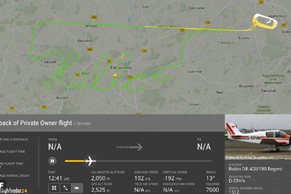 Пилот написал «привет» на радаре с помощью самолета