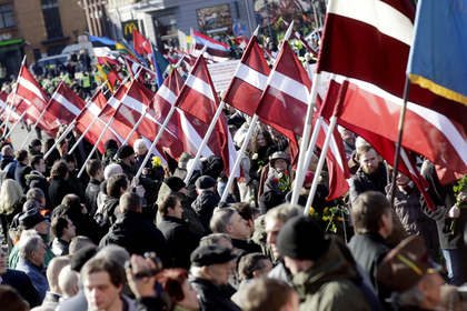 Марш легионеров СС на улицах Риги