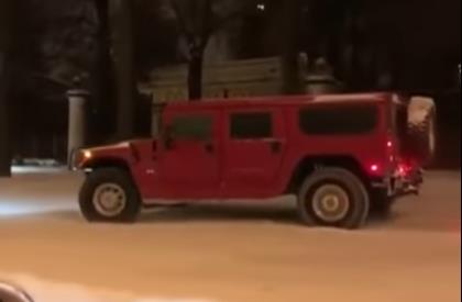 Автор видео с Hummer на газоне МГУ пригрозила судом клеветникам