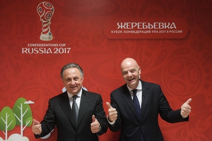 Виталий Мутко (слева) и президент ФИФА Джанни Инфантино (справа)