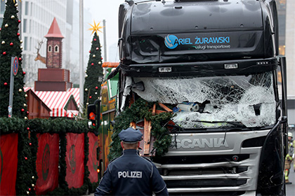 СМИ сообщили о побеге настоящего преступника с места атаки в Берлине