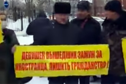 В Астане прошел митинг против браков казахских девушек с китайцами