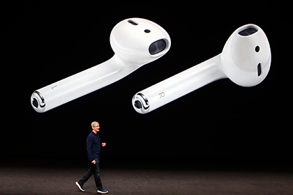 Тим Кук презентует беспроводные наушники Apple
