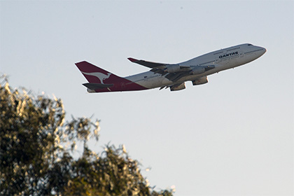 Пассажир авиакомпании Qantas попытался выйти из самолета над Тихим океаном