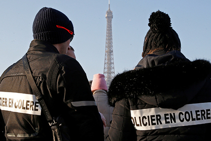 Парижанке простили штраф в 70 евро за оставленную на улице книгу