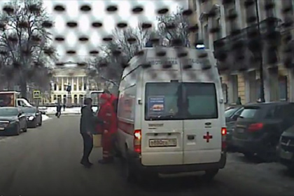 В Петербурге осужден напавший на бригаду скорой помощи водитель Mercedes
