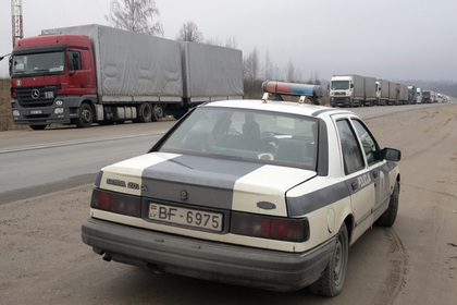 Полиция Латвии начала проверку из-за флажка России в машине сотрудницы