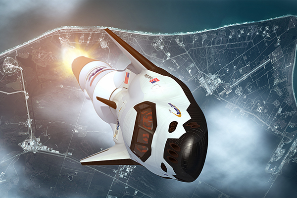 Старт ракеты с Dream Chaser — кораблем компании Sierra Nevada (в представлении художника)