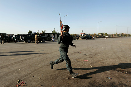 Афганский полицейский вместе с талибами напал на своих спящих коллег