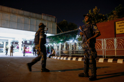 В столице Бангладеш около аэропорта подорвался смертник