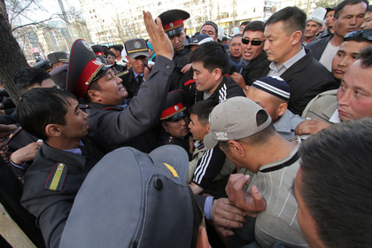 Митинг сторонников Жапарова в 2013-м, когда политика осудили по обвинению в попытке захвата власти