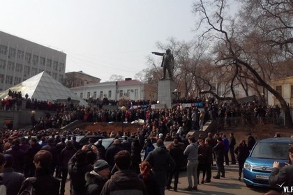 СМИ сообщили о задержаниях на митингах во Владивостоке и Южно-Сахалинске