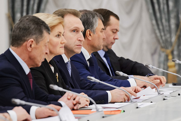 Слева направо: Дмитрий Козак, Ольга Голодец, Игорь Шувалов, Вячеслав Володин и Дмитрий  Медведев