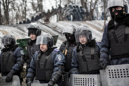 Сотрудники правоохранительных органов в центре Киева, январь 2014 года