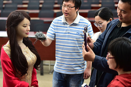Китайский робот-женщина провалил первое интервью