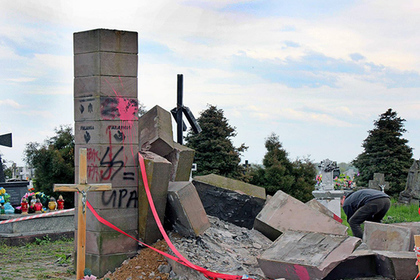 Польские националисты разрушили памятник воинам УПА из эстетических соображений