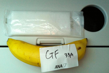 Пассажиру рейса Токио — Сидней предложили банан и соль