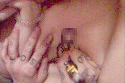 Красноярская школьница обратилась в полицию из-за фаллического тату на груди