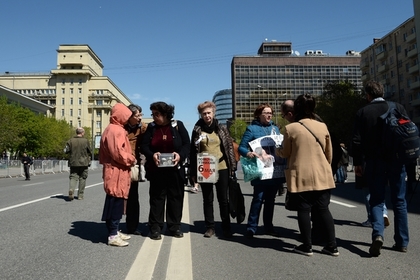 Участники акции оппозиции в Москве
