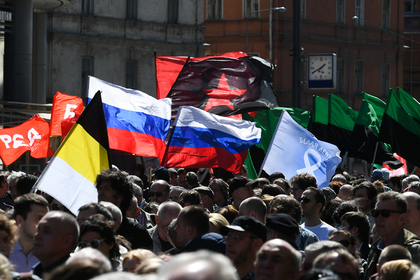 Участники акции оппозиции в Москве
