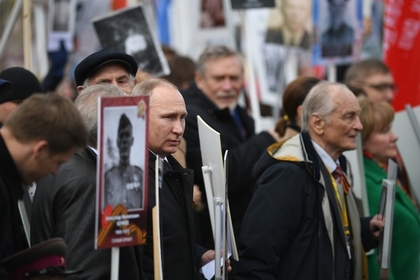 Путин присоединился к шествию «Бессмертного полка»