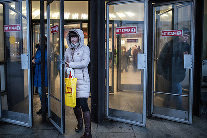 Таблички «вход» и «прохода нет» сняли с дверей московского метро