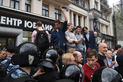 Полиция задержала более 130 подростков в ходе акции оппозиции в Москве
